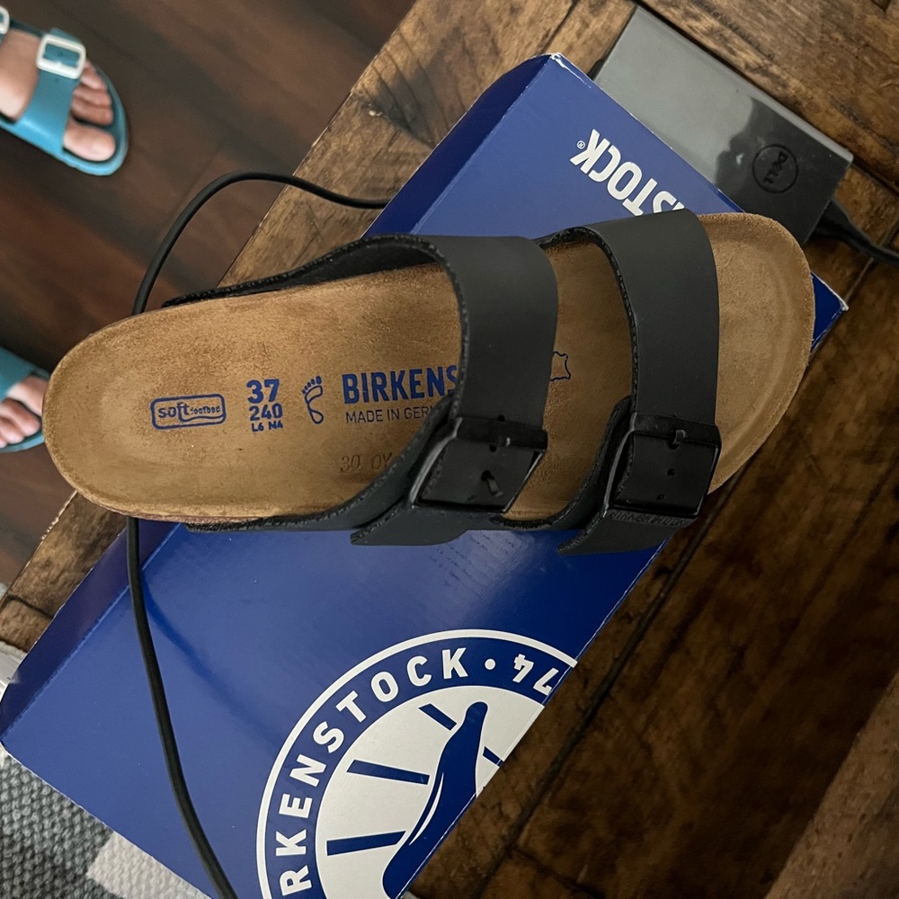 Birkenstock Arizona in Black.